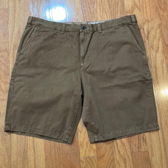 Eddie Bauer Other - A NWOT pair of Eddie Bauer Men’s Shorts Tag size T44 Brown